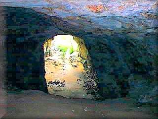 La mas grande y espectacular cueva de Menorca es la Cueva de Coloms, en el barranco de Binigaus en es Migjor Gran
