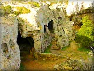 Necroplis de Cala Morell, vista de las cuevas de entrerramiento del poblado prehistirico de Morell en la costa de poniente de  Ciutadella Menorca islas Baleares