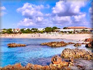 La playa de Son Xoriguer , es el limite de las playas urbanizadas, a partir de aqui hay playas virgenes en un buen tramo de costa de Ciudadela