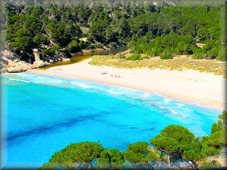 The spectacular beach of Trebaluger at first glance makes it clear why it is one of the flagships for Menorca's conservationists.
