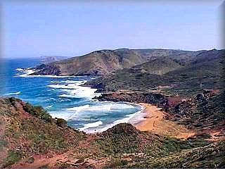 Cala Pilar, la regina del luogo, è di gran lunga la spiaggia più interessante di questo itinerario sulla costa nord dell'isola