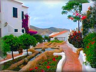 Playas de Fornells is a precise and very well-kept urbanization behind the town of Fornells and next to Cala Tirant